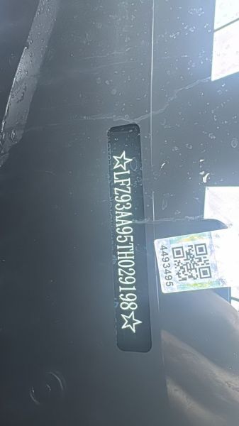 零跑D19装贴Z200