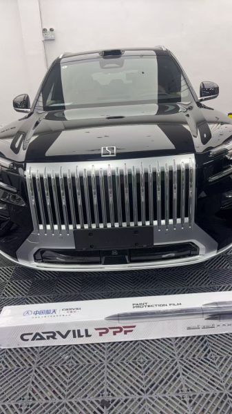 极氪8X装贴航天之星7.5