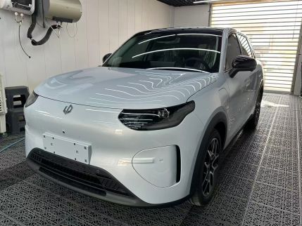 零跑A10装贴K200