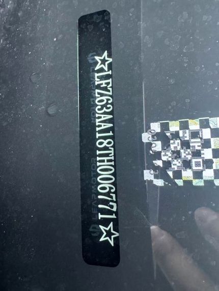 零跑D19装贴Z200