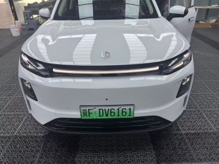零跑C10装贴Z200