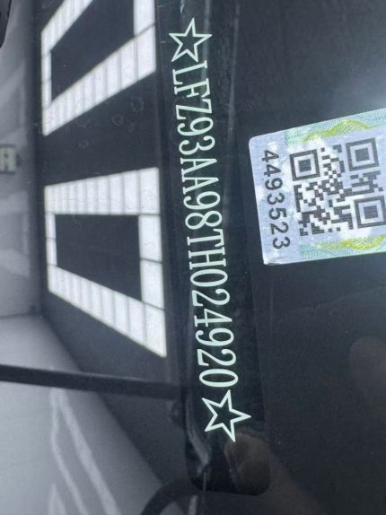 零跑D19装贴K200