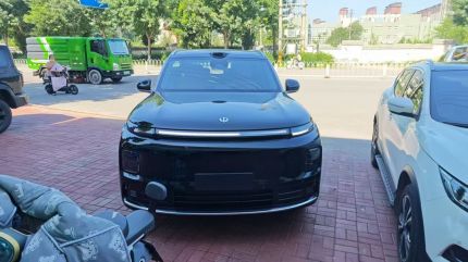 零跑D19装贴航天发现者8.5