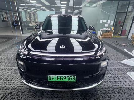 零跑D19装贴Z200