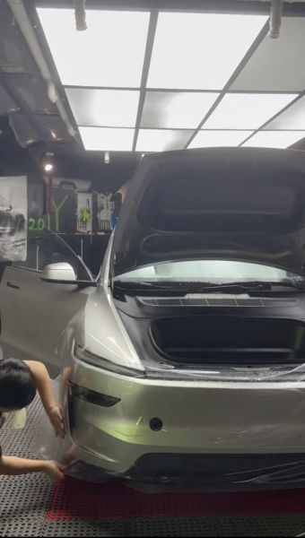 特斯拉modelyl装贴银河先锋